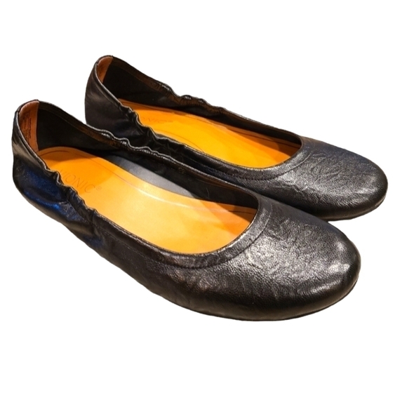 Vionic Leather Ballet Flats with Rounded Toe in Black, Alexa, Size 6.5 - Picture 1 of 11